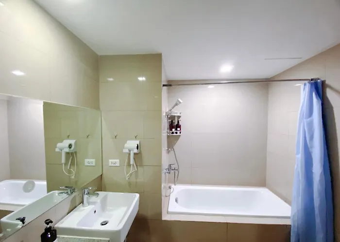 120 Sqm Modern 3bedrooms Highrise Facing Bay, Near Airports, Okada Casino, Solaire Casino, Moa With Free Parking Apartment Manila