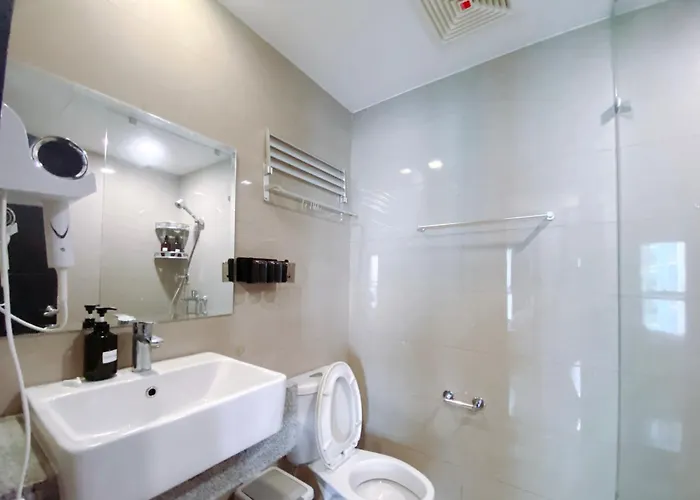 Apartment 120 Sqm Modern 3bedrooms Highrise Facing Bay, Near Airports, Okada Casino, Solaire Casino, Moa With Free Parking *