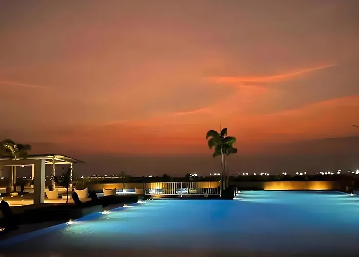 120 Sqm Modern 3bedrooms Highrise Facing Bay, Near Airports, Okada Casino, Solaire Casino, Moa With Free Parking Apartment *