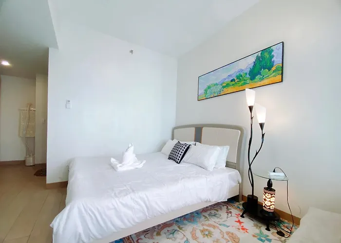 Apartment 120 Sqm Modern 3bedrooms Highrise Facing Bay, Near Airports, Okada Casino, Solaire Casino, Moa With Free Parking *